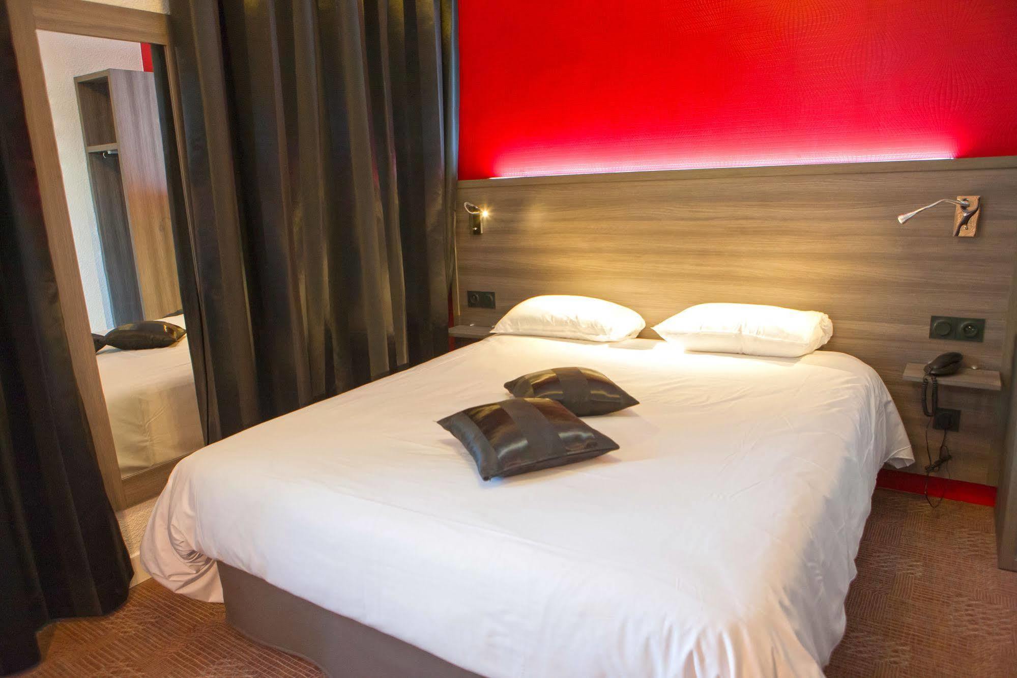 Le Beverl'Inn Flers  Exterior photo